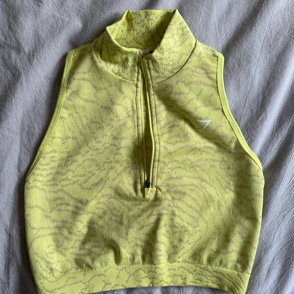 Gym shark top never worn size M